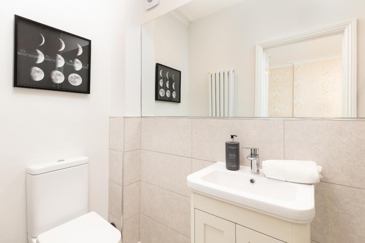 5 Bedroom Magnificent Georgian Townhouse- City Centre Bath Eksteriør bilde
