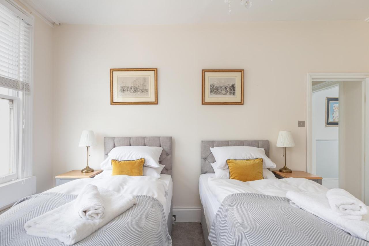 5 Bedroom Magnificent Georgian Townhouse- City Centre Bath Eksteriør bilde