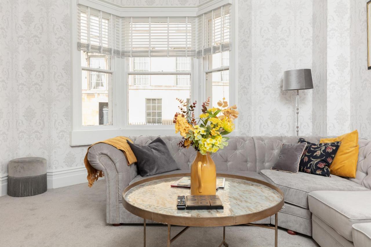 5 Bedroom Magnificent Georgian Townhouse- City Centre Bath Eksteriør bilde