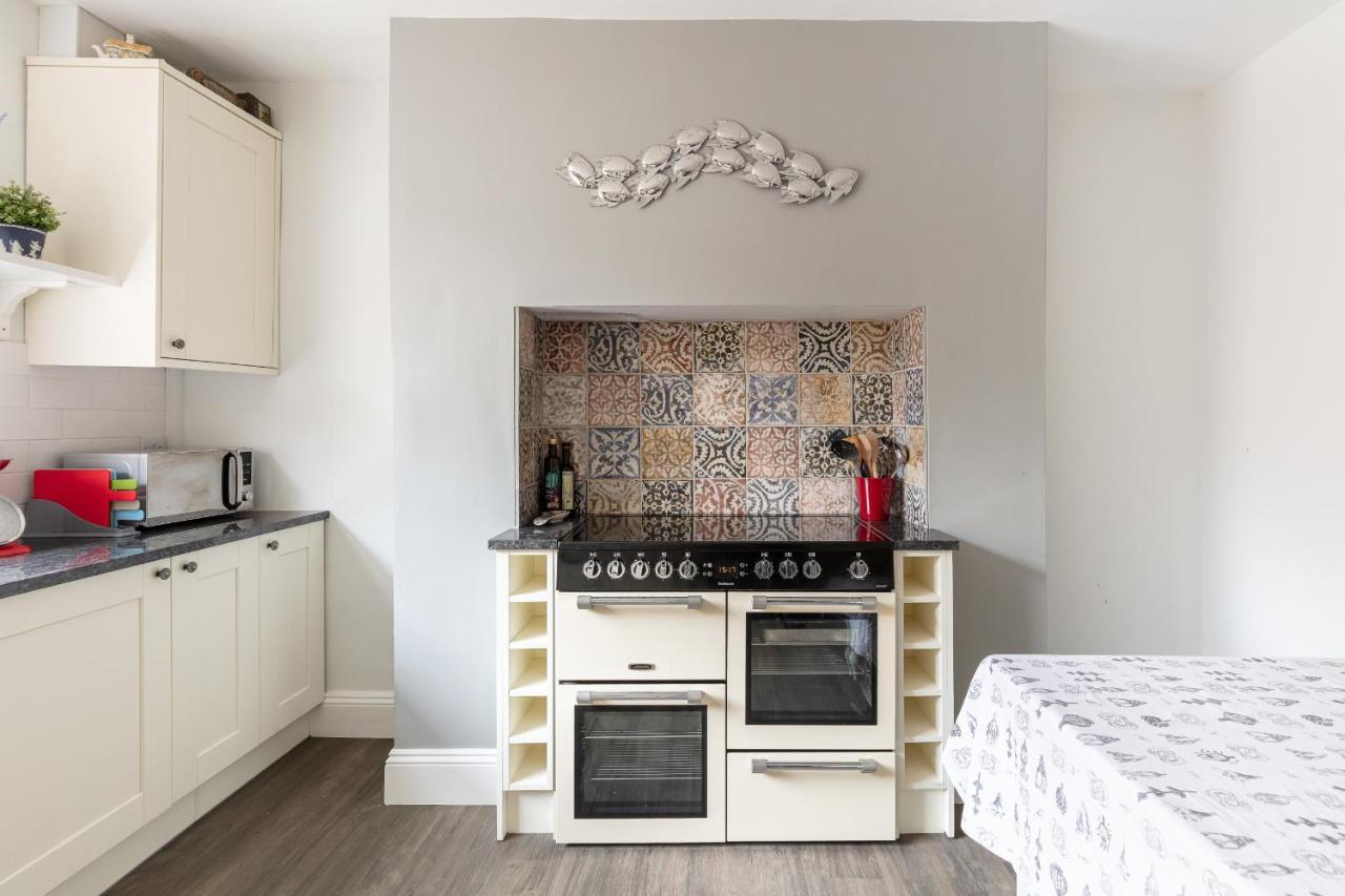 5 Bedroom Magnificent Georgian Townhouse- City Centre Bath Eksteriør bilde